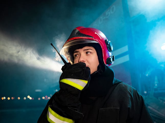 bombero-listo-para-su-mision
